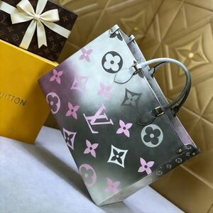 <AUTHENTIC>Louis Vuitton canvas tote bag in White